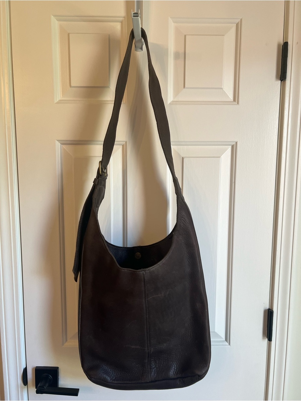 Duluth Trading Co Everyday Leather Hobo Shoulder Bag in Dark Brown - Picture 7 of 16